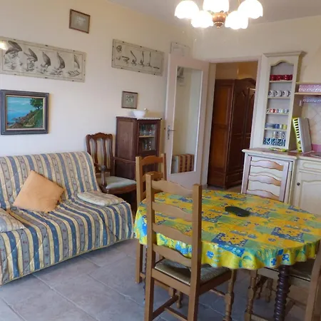 T2 Au Lavandou Avec Garage Et Balcon - Fr-1-308-57